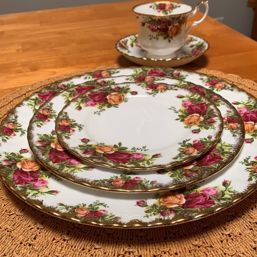Old Country Roses Royal Albert LTD 1962 Bone China-Made in England Tea C/Sauce - Picture 6 of 6